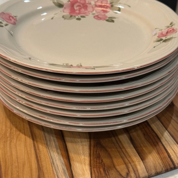 Gibson Dining Gibson China Roseland Dinner Plates Poshmark